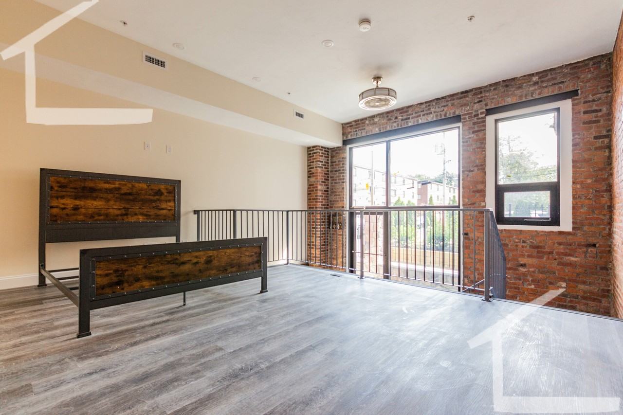 Commonwealth Ave #101 - Photo 5 of 9