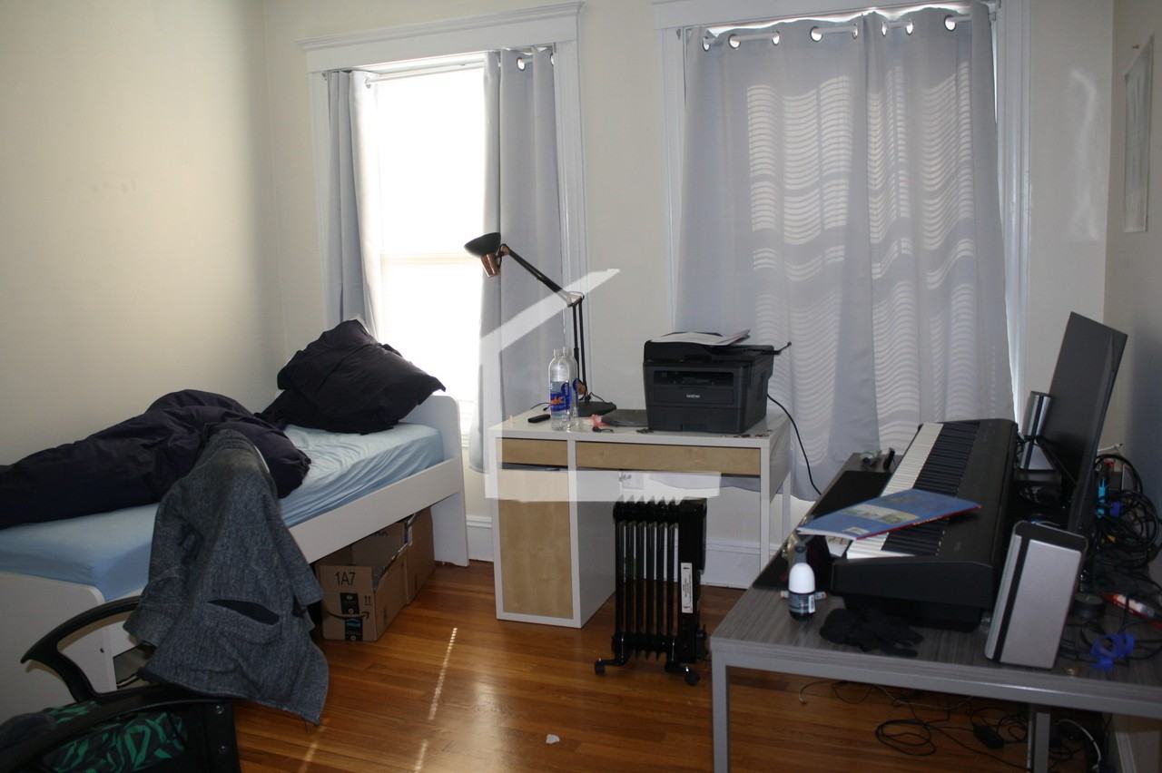 191 Winthrop Rd #5 - Photo 3 of 9