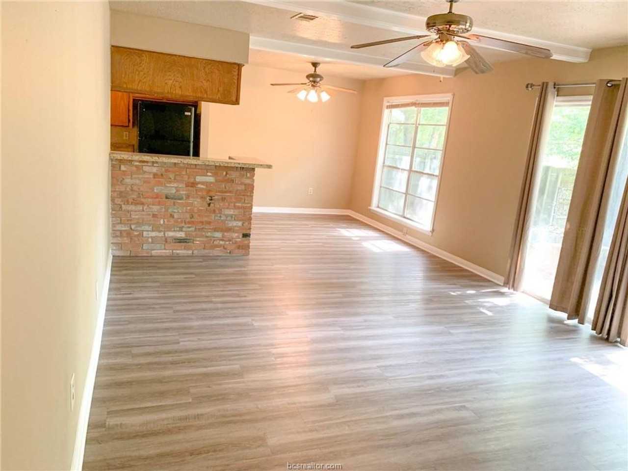 1104 Holleman Dr - Photo 2 of 18