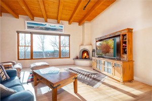 featured image of 33 Camino San Lucas