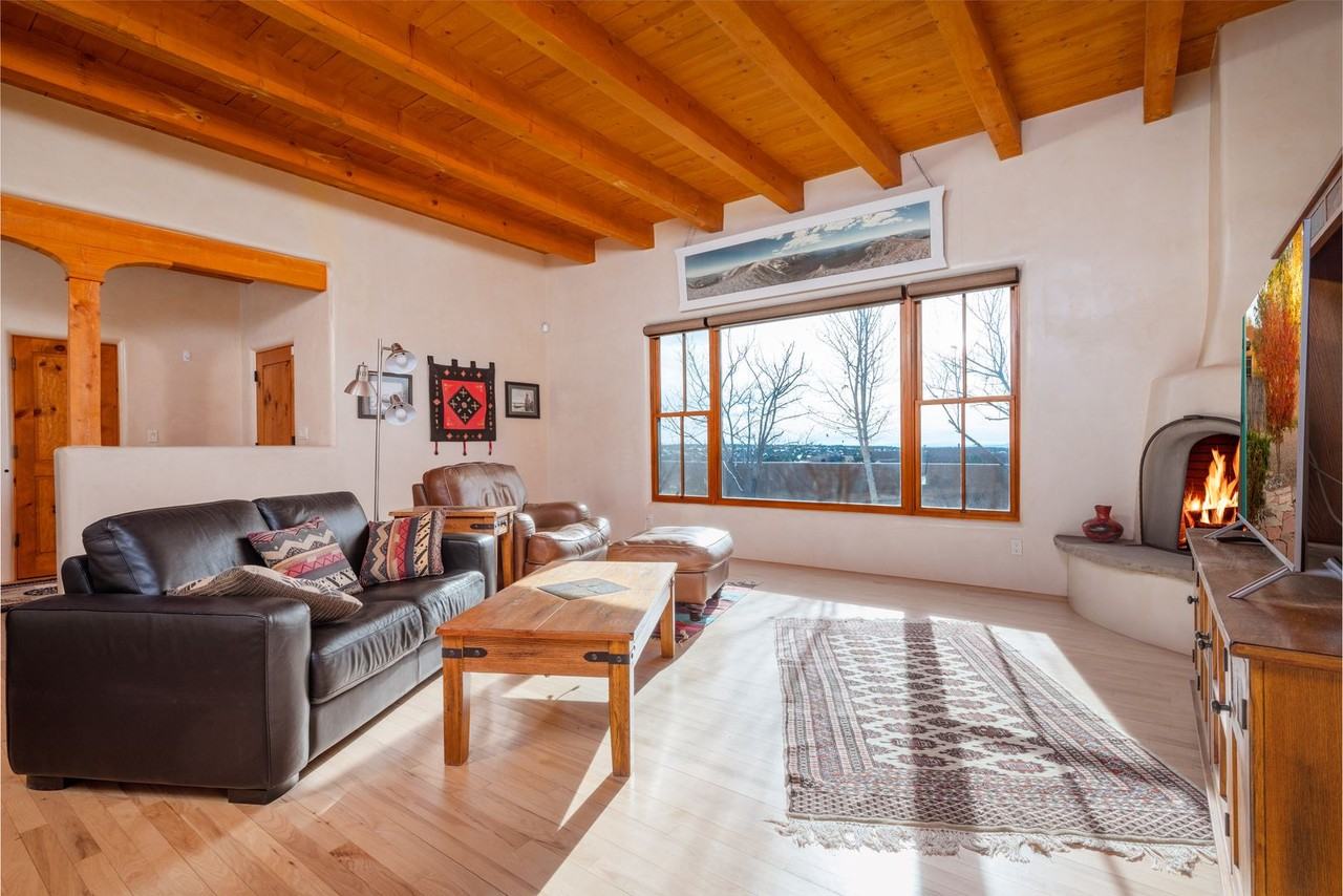 33 Camino San Lucas - Photo 2 of 29