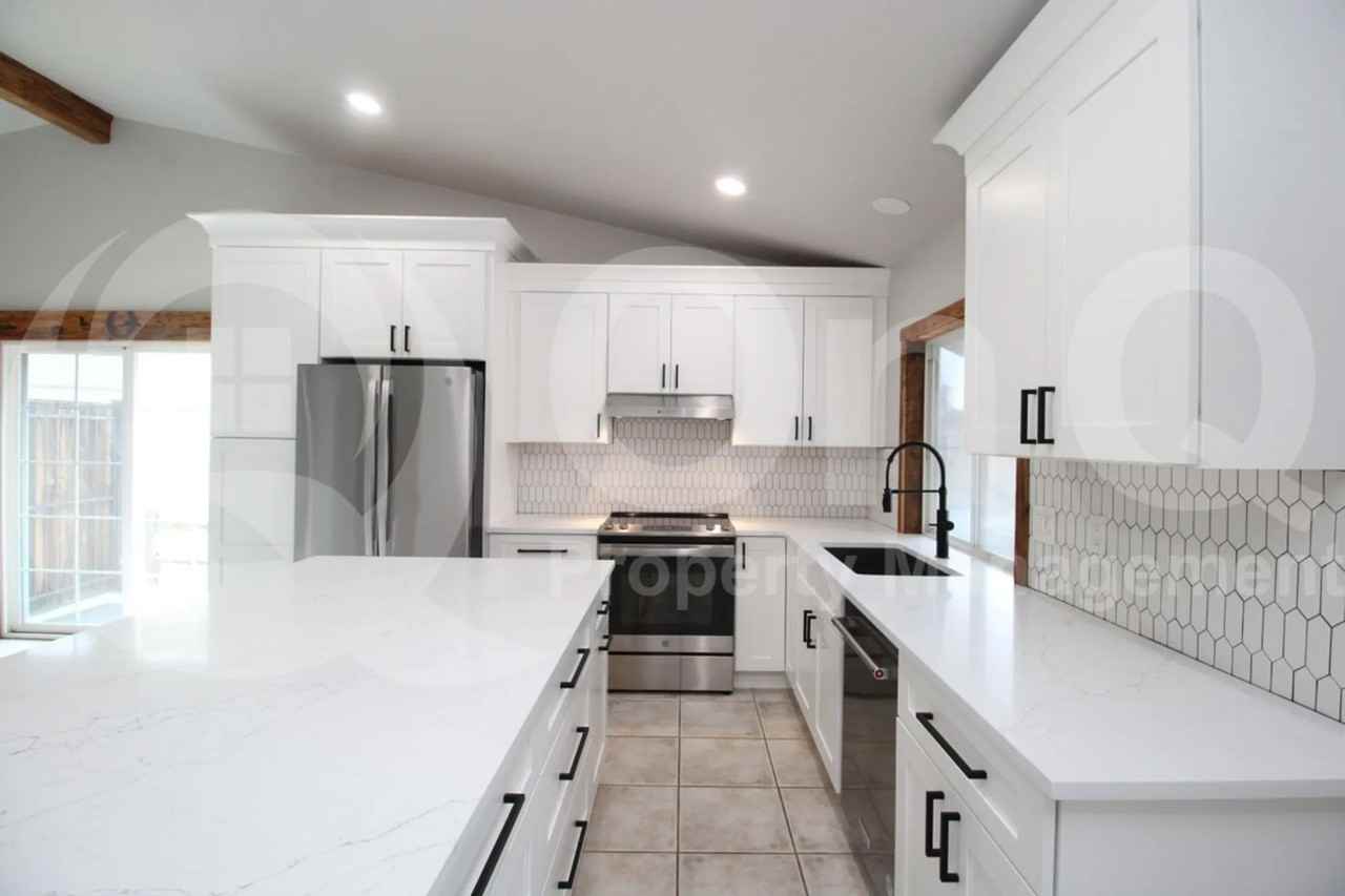 18266 N 39th Dr - Photo 3 of 26