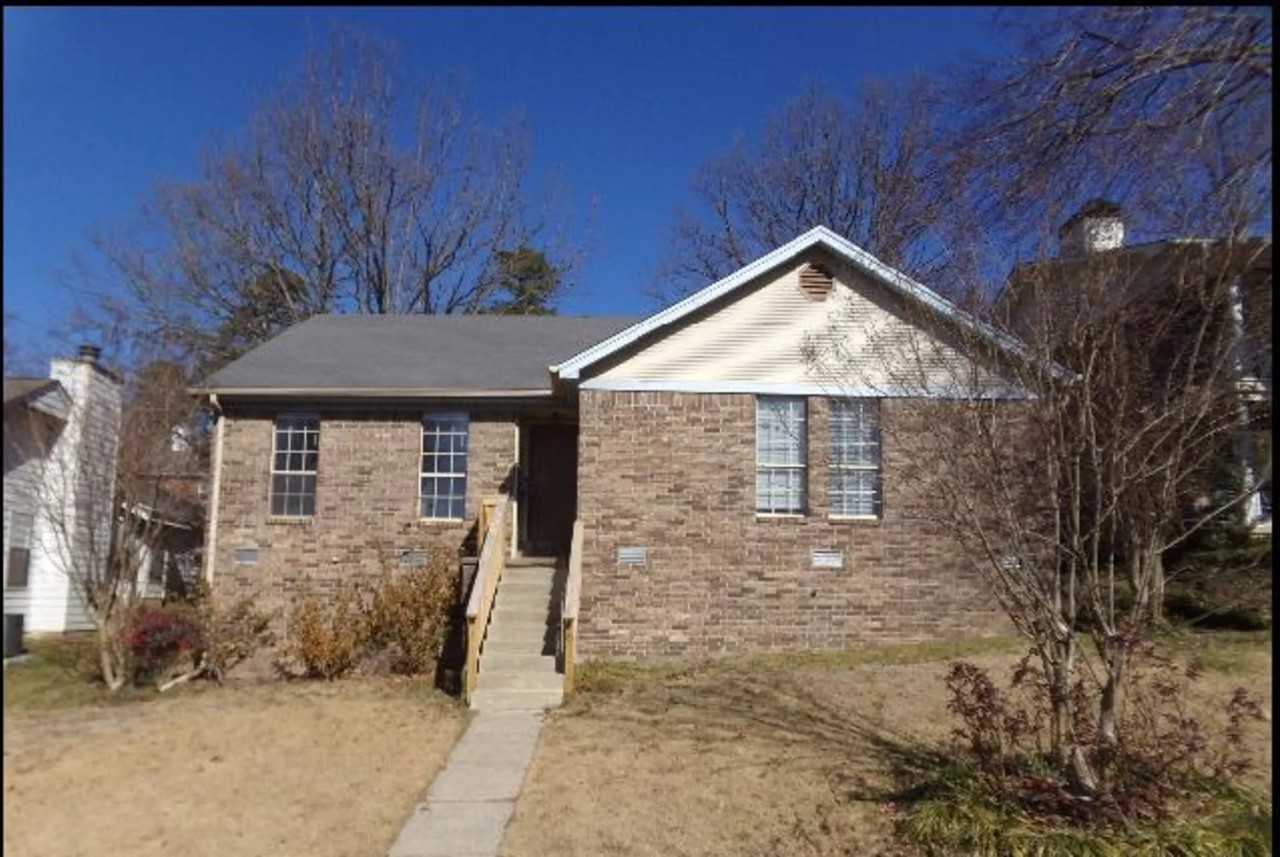 8 Forest Cir - Photo 2 of 10