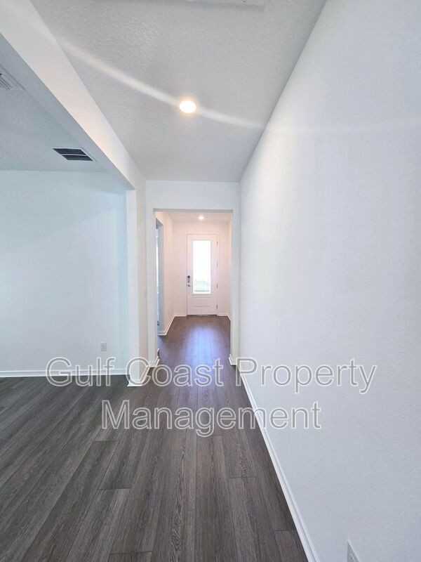 11224 Shoreline Trl - Photo 2 of 40