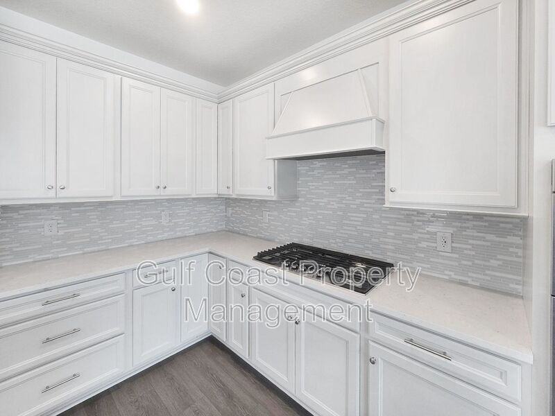 11224 Shoreline Trl - Photo 4 of 40