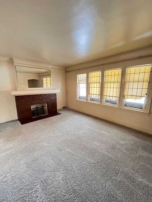 3211 W Grand St - Photo 2 of 35