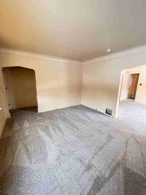 3211 W Grand St - Photo 3 of 35