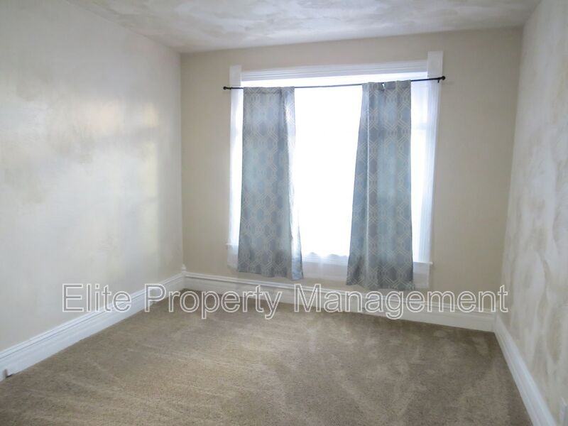 713 W 10th St #1 - Photo 2 of 12