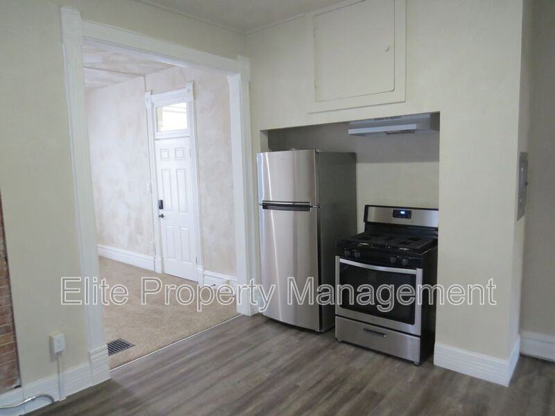 713 W 10th St #1 - Photo 5 of 12
