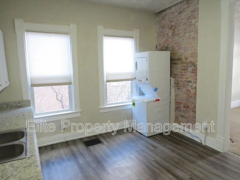 713 W 10th St #1 - Photo 6 of 12