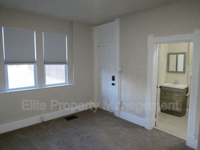 713 W 10th St #1 - Photo 7 of 12
