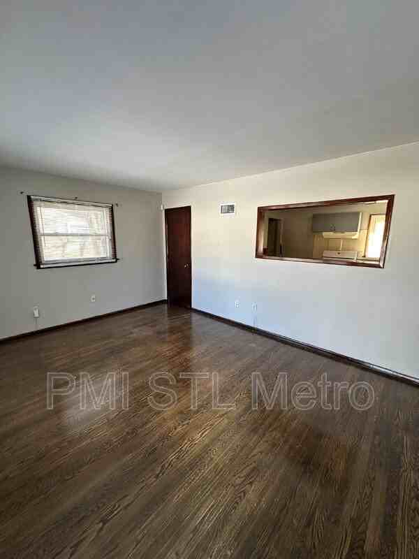 1450 Fairmeadows Ln - Photo 2 of 9