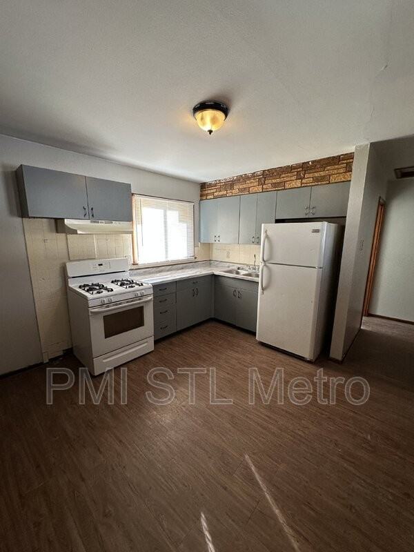 1450 Fairmeadows Ln - Photo 3 of 9