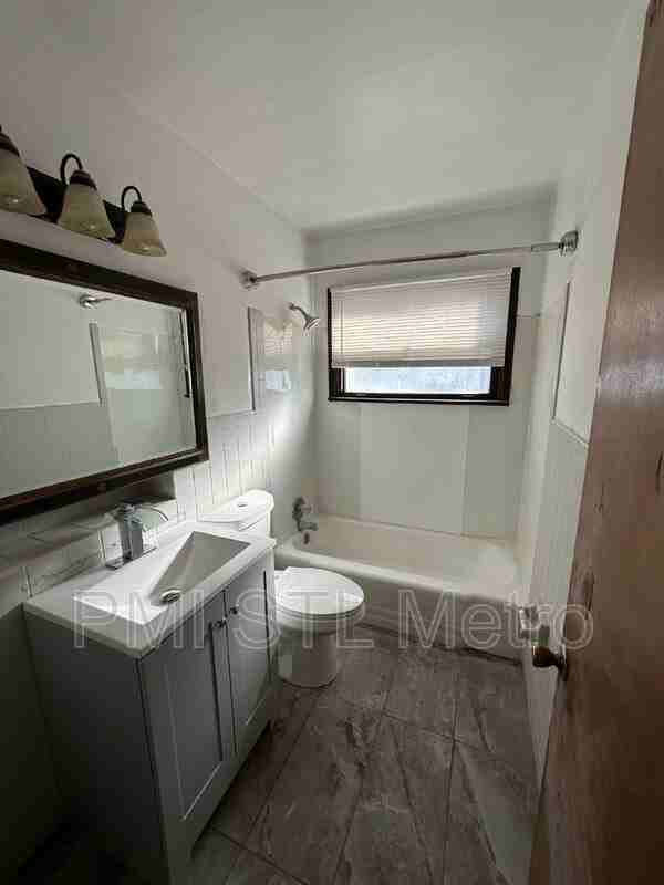 1450 Fairmeadows Ln - Photo 4 of 9