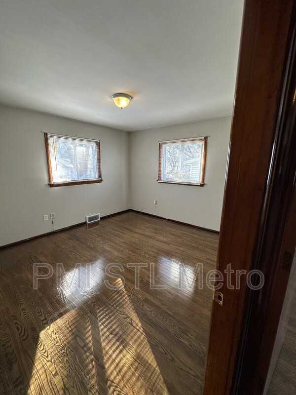 1450 Fairmeadows Ln - Photo 5 of 9