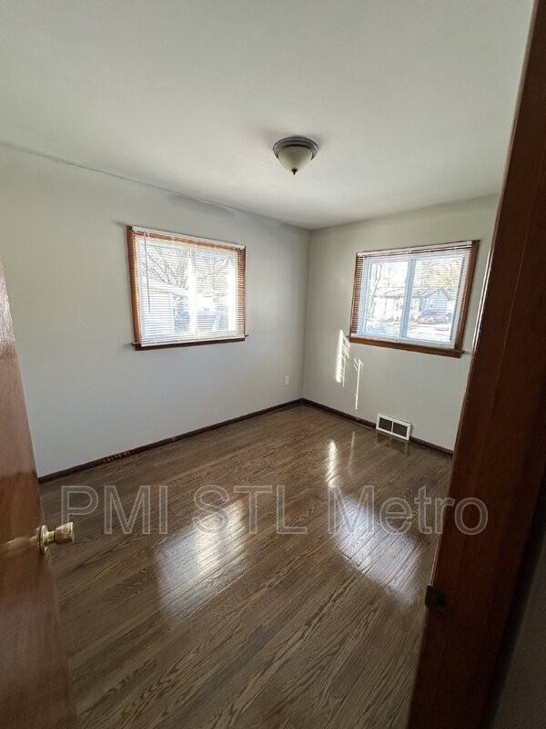 1450 Fairmeadows Ln - Photo 6 of 9