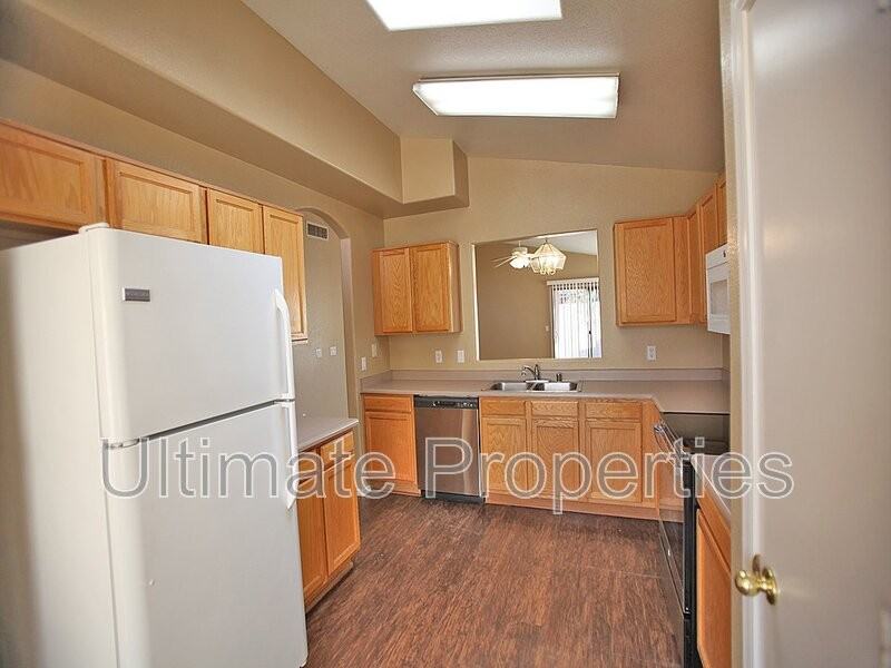 8570 W Rue De Lamour - Photo 5 of 27