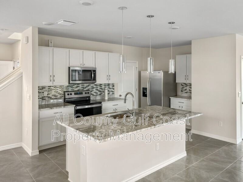 3379 Hilltop Cir - Photo 2 of 17