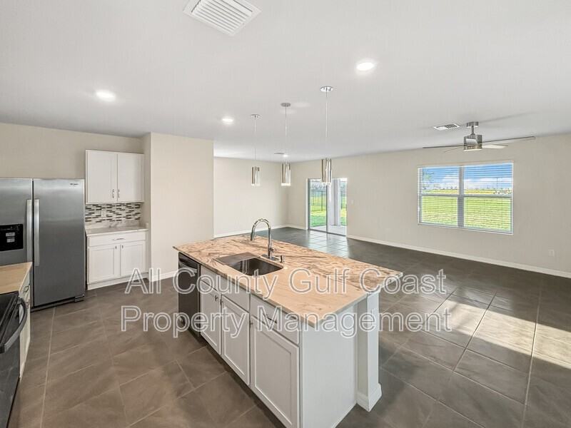 3379 Hilltop Cir - Photo 3 of 17