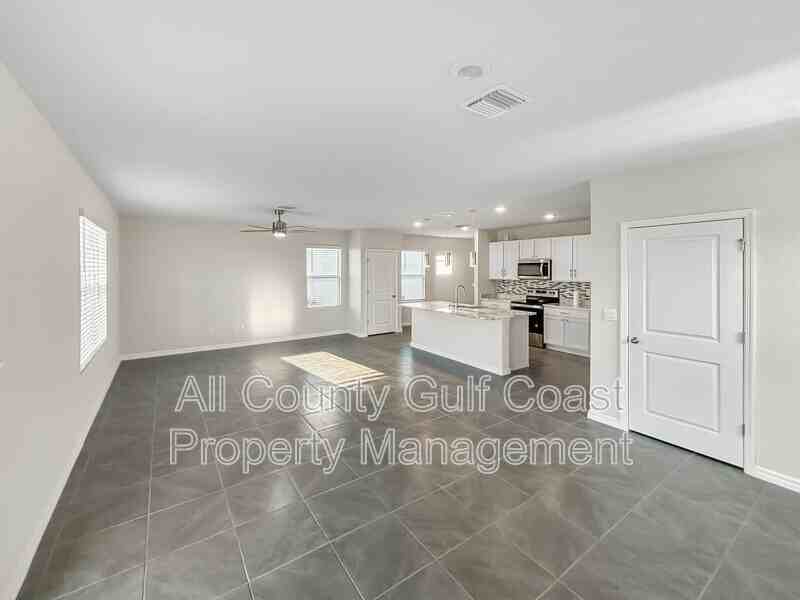 3379 Hilltop Cir - Photo 5 of 17