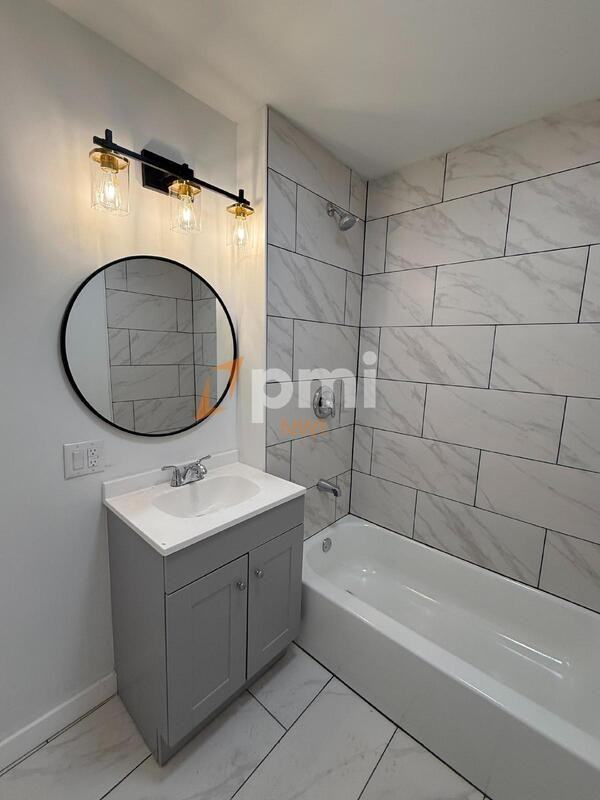 413 1/2 York St - Photo 3 of 19