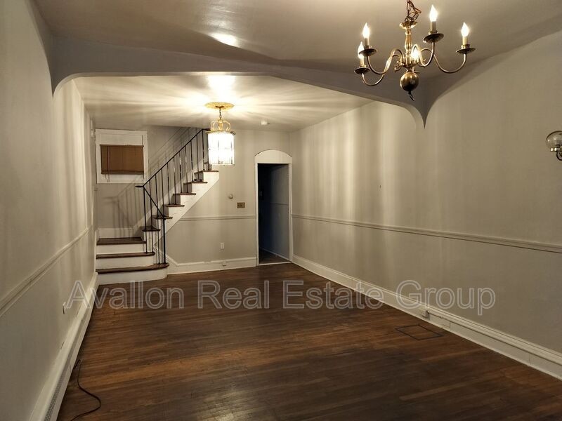 141 Lexington St - Photo 2 of 20