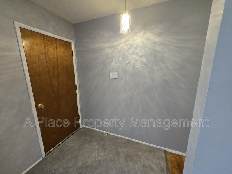 7563 Georgetown Dr - Photo 3 of 15