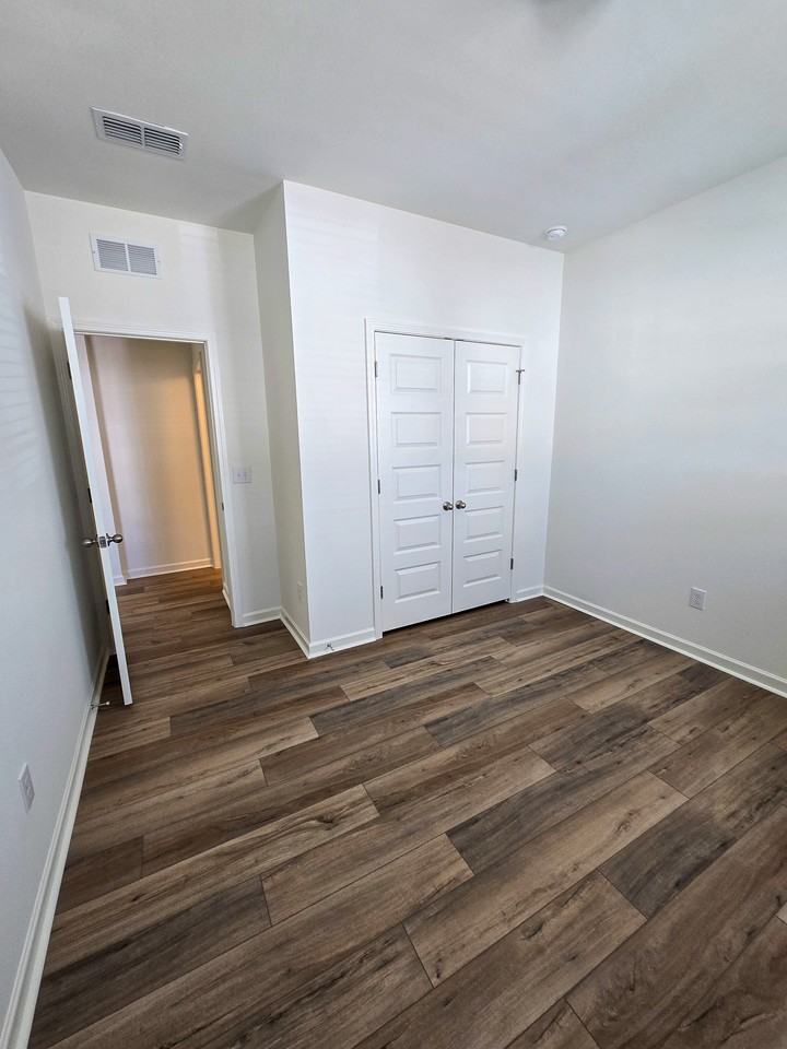 1352 Underbrush Dr - Photo 7 of 50