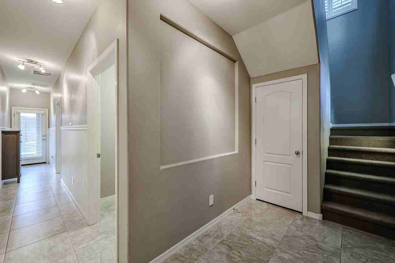 4212 E Erie St - Photo 2 of 37