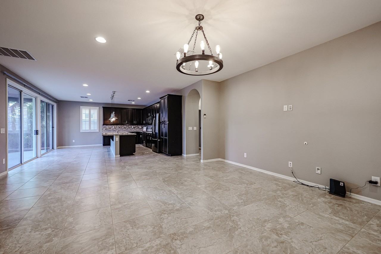 4212 E Erie St - Photo 3 of 37