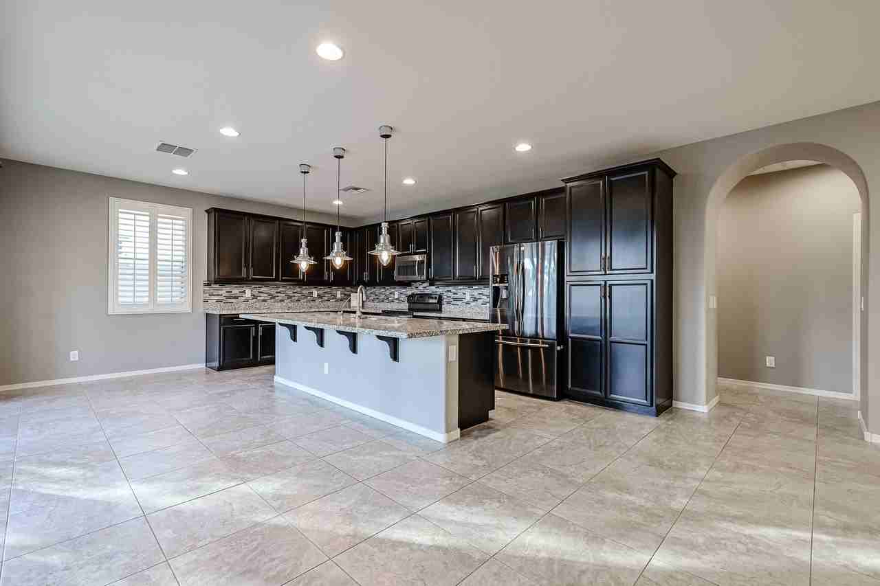 4212 E Erie St - Photo 7 of 39