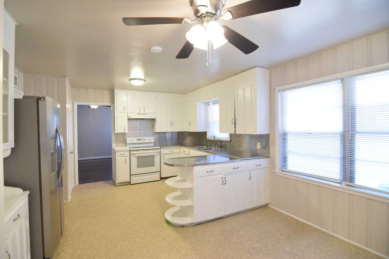 1317 S 15th St - Photo 4 of 21