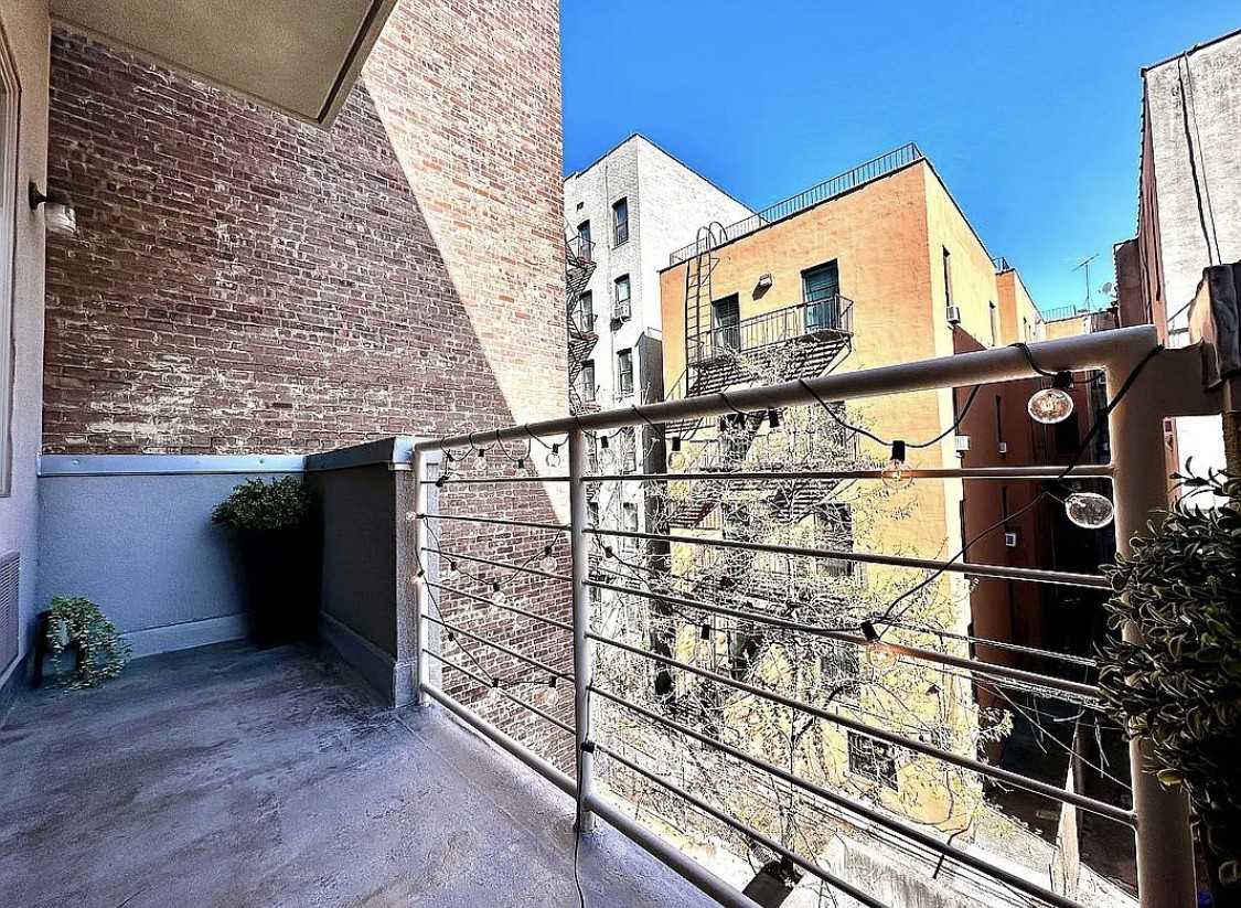 59 Hawthorne St - Photo 2 of 9