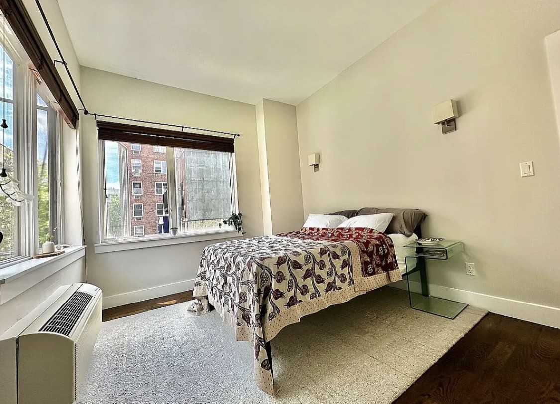 59 Hawthorne St - Photo 3 of 9