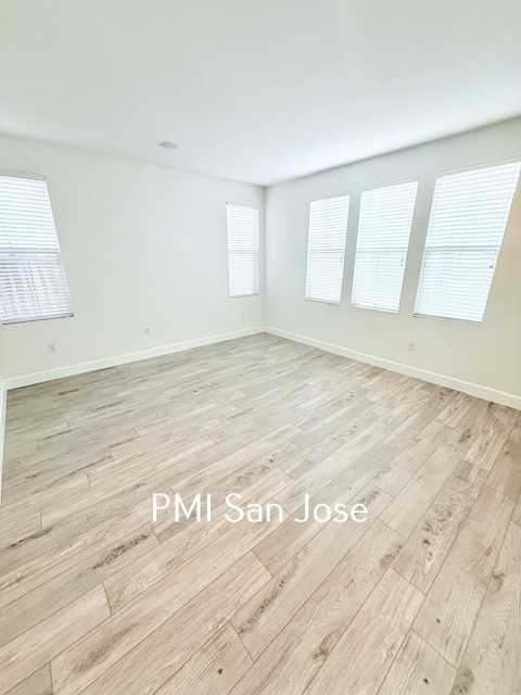 1363 Thornbury Ln - Photo 3 of 25
