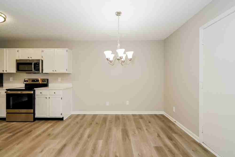 1245 Kenwood Dr - Photo 5 of 17