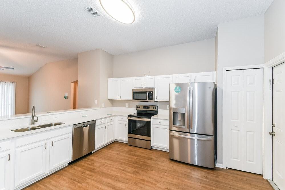 8062 Welbeck Ln - Photo 7 of 16