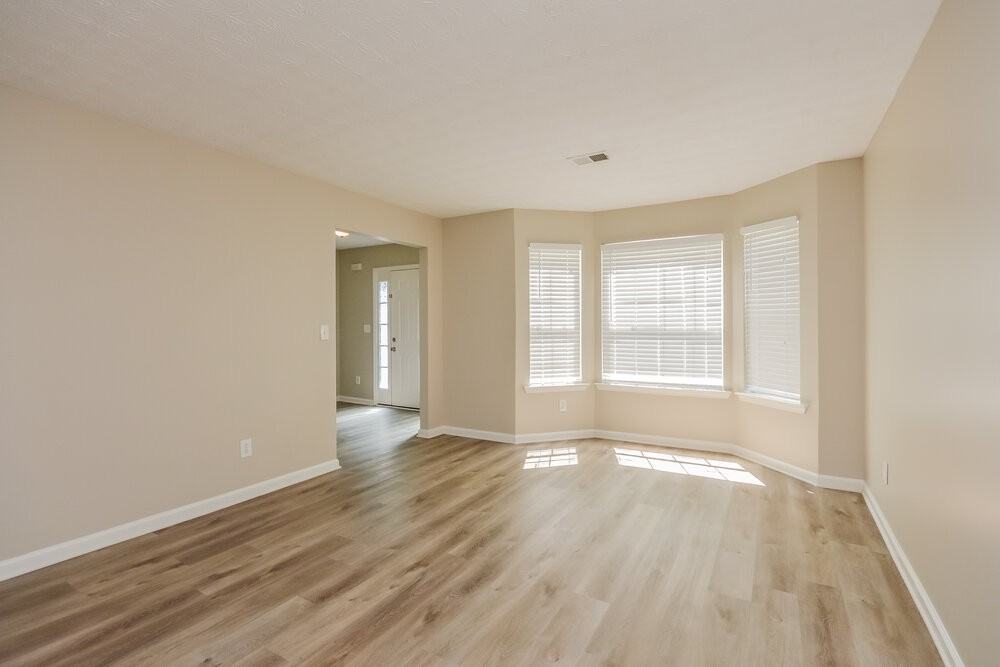 1609 Zacharys Way - Photo 4 of 17