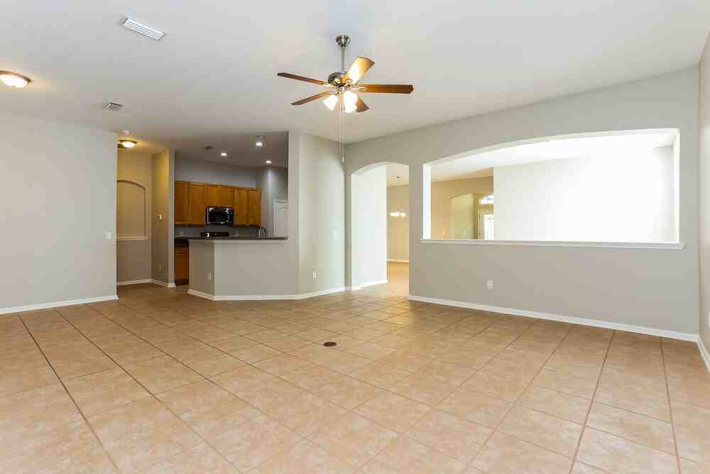 1522 Creek Point Blvd - Photo 4 of 16