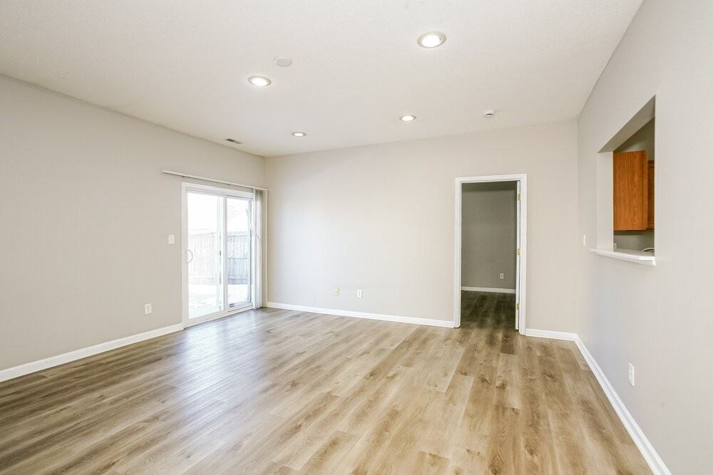 1421 Dowell St - Photo 5 of 16