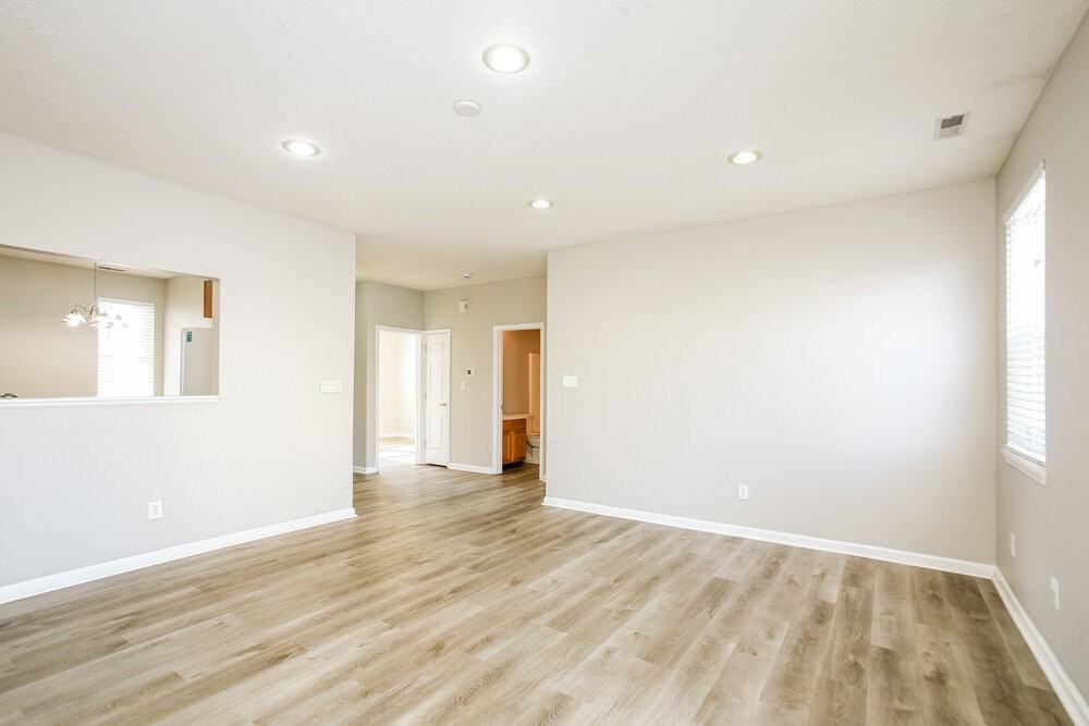 1421 Dowell St - Photo 6 of 16