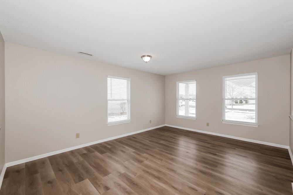 5636 N Littleton Dr - Photo 5 of 17