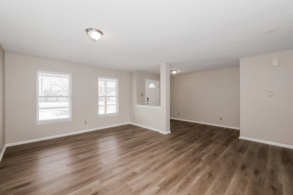 5636 N Littleton Dr - Photo 6 of 17