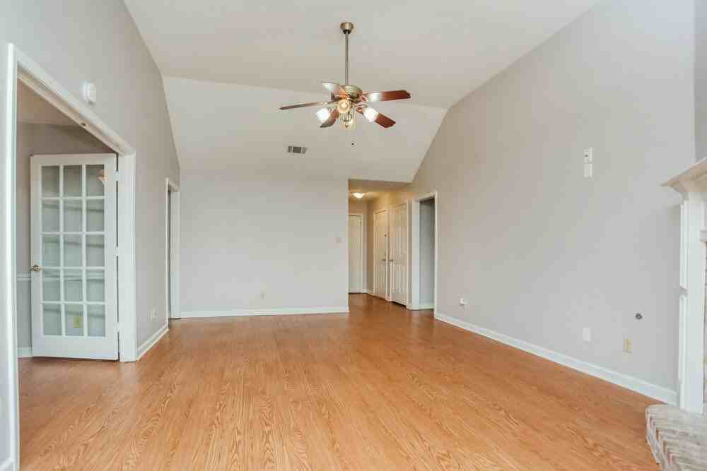 8314 Garden Willow Ln - Photo 5 of 17