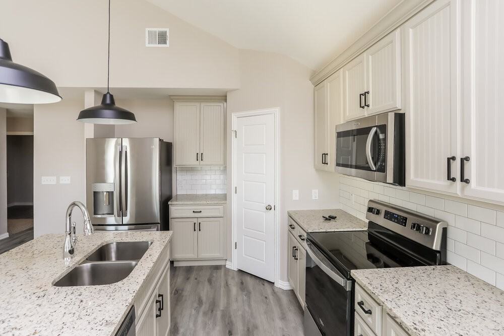 10404 Talus Dr - Photo 6 of 16
