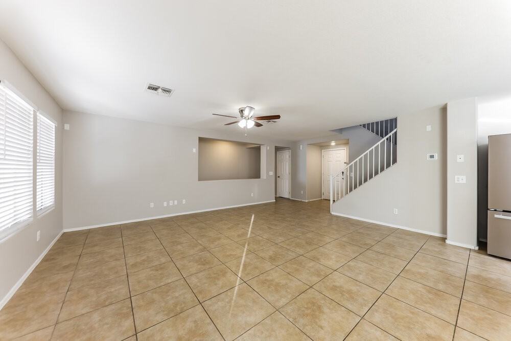 8027 W Mission Ln - Photo 5 of 17