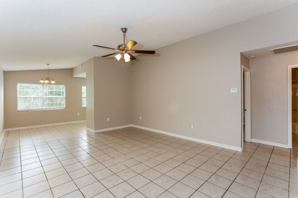 1430 Vinetree Dr - Photo 3 of 16