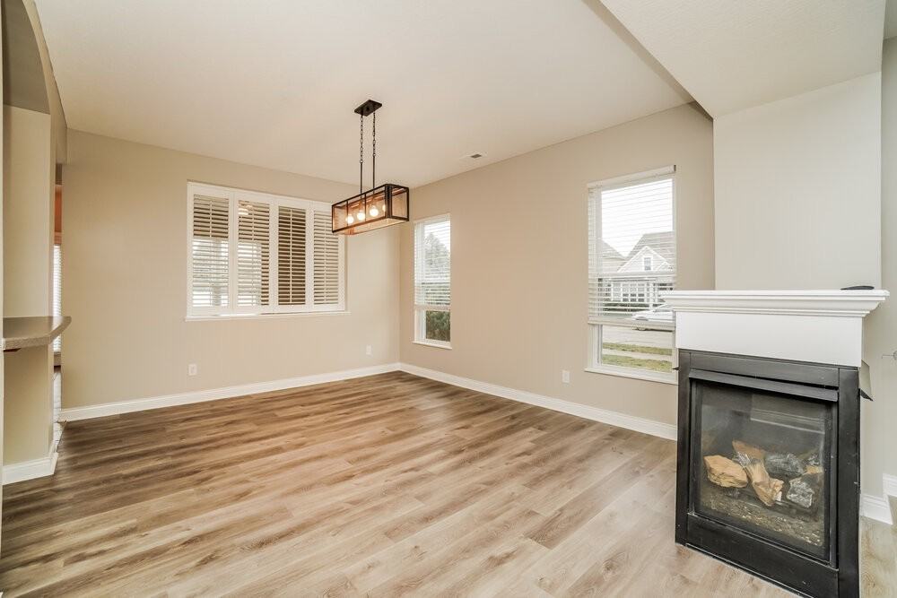 200 Lamplight Ct - Photo 6 of 17