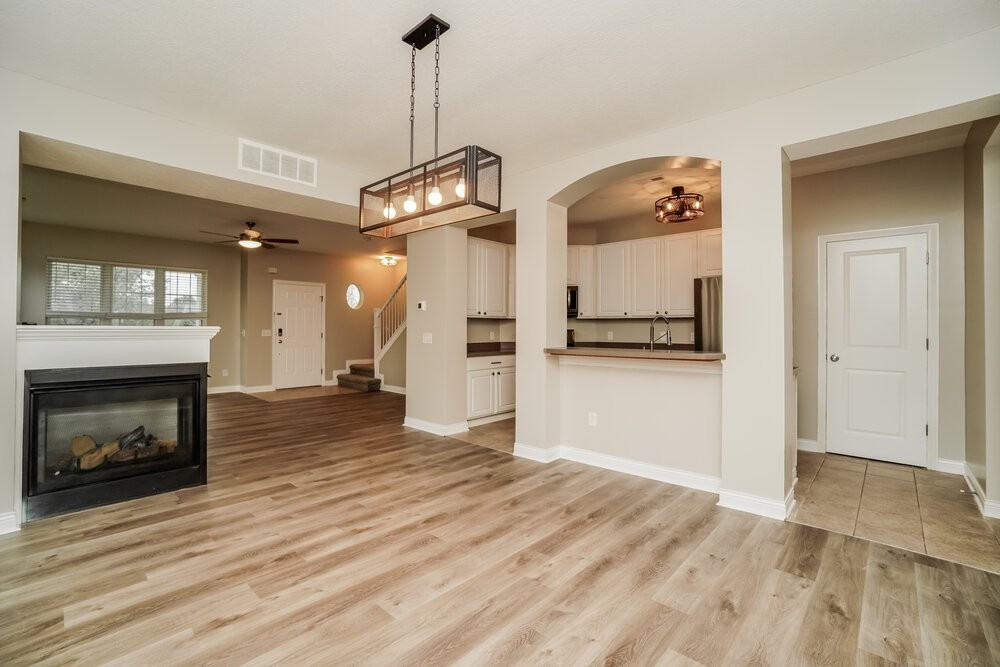 200 Lamplight Ct - Photo 7 of 17