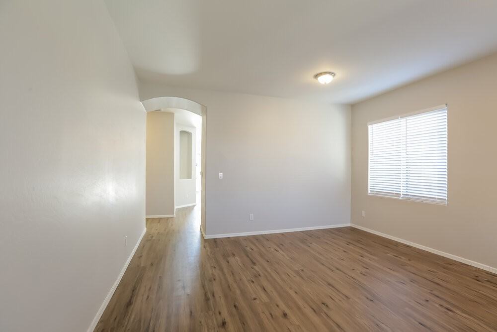 5621 W Ellis Dr - Photo 3 of 16